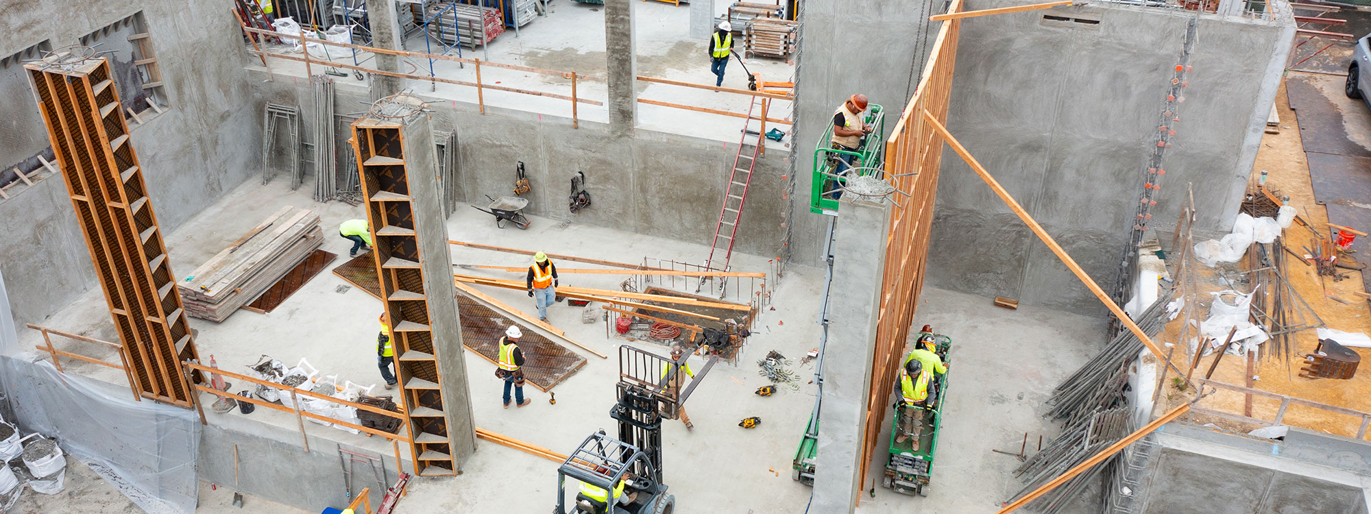 San Luis Square, San Luis Obispo, CA Builder - Design and Build Contractors - Multi-story Mixed Use Building Construction - Condos - Condominium Construction - Retail Shopping Center - Underground Parking - Structural Steel and Wood Framing Construction - JW Design & Construction