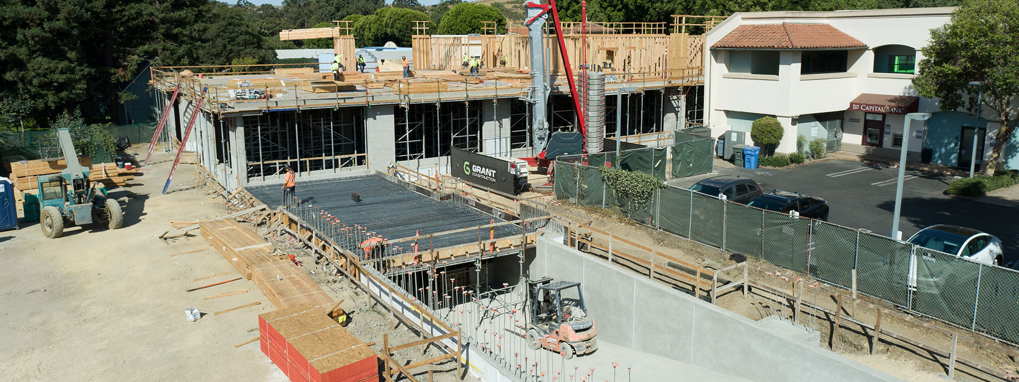 San Luis Square, San Luis Obispo, CA Builder - Design and Build Contractors - Multi-story Mixed Use Building Construction - Condos - Condominium Construction - Retail Shopping Center - Underground Parking - Structural Steel and Wood Framing Construction - JW Design & Construction